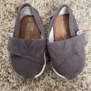 Toms